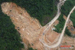 2025 年底在庆黎山岭（庆和省境内 27C 号国道）发生的一处山体滑坡点。