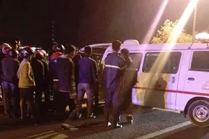 Xe máy lao xuống hồ Xuân Hương, nam thanh niên tử vong