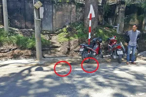 Vật nghi lựu đạn phát nổ, người phụ nữ bị nát bàn tay