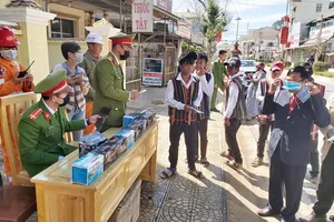 Phát hơn 10.000 khẩu trang miễn phí ở vùng đồng bào dân tộc thiểu số