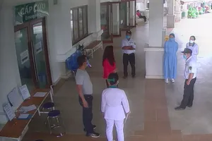 Khởi tố người đánh bảo vệ bệnh viện khi được yêu cầu khai báo y tế