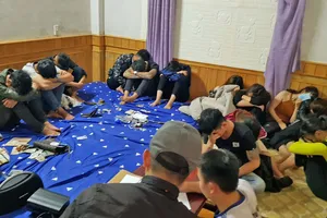 Bắt quả tang 18 thanh niên thuê biệt thự để sử dụng chất ma tuý