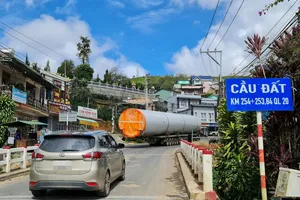 Dừng vận chuyển thiết bị nhà máy điện gió từ Khánh Hòa lên Lâm Đồng để phòng dịch