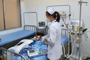 Cháu bé 2 tuổi chấn thương sọ não nguy kịch nghi bị bạo hành