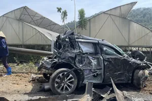 Đà Lạt: Nhiều ô tô hư hỏng sau vụ tai nạn liên hoàn trên đèo Mimosa
