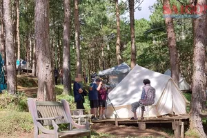 Đà Lạt: Xử lý nhóm cắm trại, tổ chức chương trình ca nhạc trái phép trong hồ Tuyền Lâm