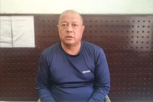 Tạm giữ hình sự người đàn ông vi phạm nồng độ cồn đánh gãy tay cảnh sát