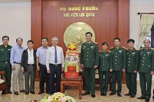 Đoàn công tác TPHCM thăm chúc tết tại Học viện Lục quân
