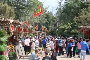 Đà Lạt: Đông đảo người dân, du khách tham dự Lễ hội Giỗ Tổ Hùng Vương