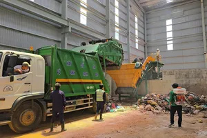 Nhà máy xử lý chất thải rắn Liên Đầm, huyện Di Linh, tỉnh Lâm Đồng vừa đưa vào vận hành thử nghiệm, rác sau xử lý sẽ sản xuất phân vi sinh, gạch không nung, nhựa tái sinh với mô hình tuần hoàn, khép kín