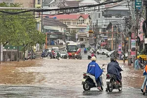 Đà Lạt mưa lớn, nhiều tuyến đường ngập sâu