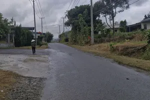 Ẩu đả giữa đường, nam thanh niên bị đâm thủng ngực tử vong