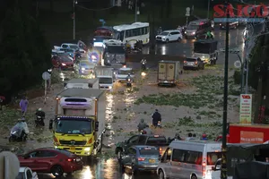 Lâm Đồng: Mưa lớn gây ngập trung tâm hành chính, sạt lở đất làm 2 người tử vong