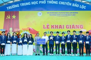 Công ty Thủy điện Đồng Nai tặng 290 triệu đồng học bổng đến học sinh có hoàn cảnh khó khăn