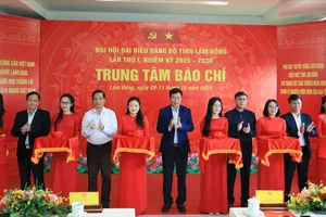Khai trương trung tâm báo chí phục vụ Đại hội đại biểu Đảng bộ tỉnh Lâm Đồng lần thứ I 