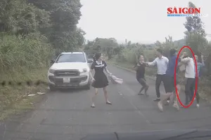 Sau va chạm trên Quốc lộ 28, nhóm người lao vào đánh nhau