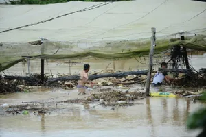 Lâm Đồng: Mưa kéo dài, hồ Đơn Dương liên tục xả điều tiết