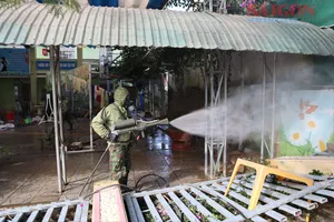 Quân khu 7 phun khử khuẩn vùng lũ D’ran (Lâm Đồng) 