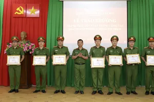 Lâm Đồng: Khen thưởng các tập thể, cá nhân bắt đối tượng cướp tiệm vàng giữa ban ngày