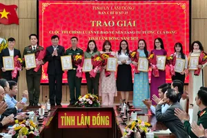 Lâm Đồng: Trao giải cuộc thi chính luận Bảo vệ nền tảng tư tưởng của Đảng