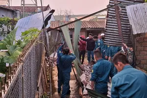 Lâm Đồng: Lốc xoáy tốc mái nhiều căn nhà