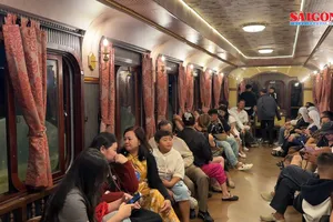Ngắm Đà Lạt về đêm trên tuyến tàu lửa du lịch