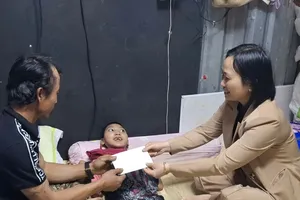 Báo SGGP trao tiền bạn đọc hỗ trợ cho hoàn cảnh khó khăn tại Lâm Đồng