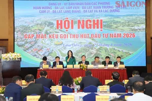 Lãnh đạo 5 phường khu vực Đà Lạt và xã Lạc Dương trao đổi với các nhà đầu tư