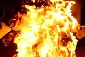 Bắt người lái xe ôm tẩm dầu đốt hai cây xăng tại Nha Trang