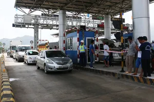 Tài xế dừng xe giữa làn thu phí, BOT Ninh Lộc phải xả trạm