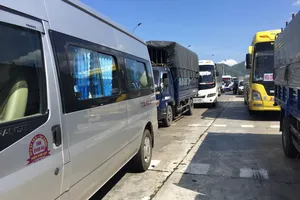 Xác định được 58 tài xế “chuyên” dừng xe giữa làn thu phí