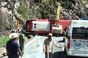 Thêm 1 nạn nhân tử vong trong vụ lật xe trên đèo Khánh Lê