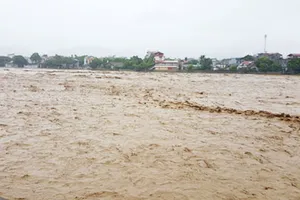 Hoà Bình sập nhà do lở núi, khoảng 20 người bị vùi lấp