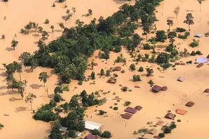 Một khu vực rộng lớn bị lụt sau vụ vỡ đập thủy điện tại Lào. Ảnh: IDSALA 