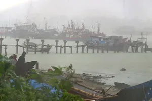 Bão số 5 (Matmo) di chuyển rất nhanh, rất nguy hiểm!