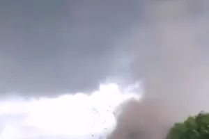 Lốc xoáy, sập xưởng gỗ, 3 người thiệt mạng, 20 người bị thương