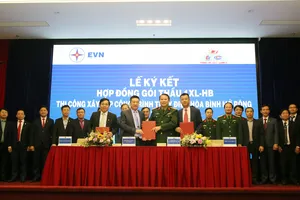 Ký kết gói thầu thi công Nhà máy Thuỷ điện Hoà Bình mở rộng