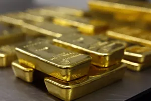 Gia tăng vận chuyển vàng, ngoại tệ vào Việt Nam qua đường hàng không