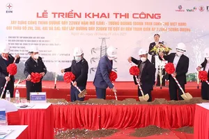 Khởi công đường dây kéo điện từ Lào về Việt Nam