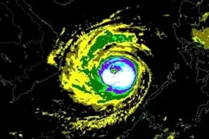 Bão quật đổ 2 cột đo gió ở đảo Song Tử Tây