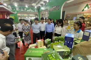 Lần đầu tiên tổ chức “phiên chợ livestream” bán đặc sản