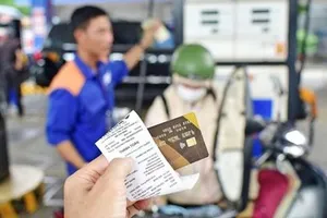 Yêu cầu tiếp tục giám sát hóa đơn bán lẻ xăng dầu