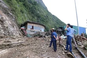 Cầu kính Rồng Mây ở Lai Châu phải tạm đóng cửa vì sập nhà chờ