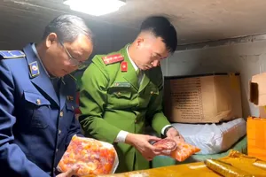 Ngăn chặn hơn 12 tấn nội tạng động vật bốc mùi hôi thối