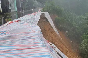 Lào Cai: 31 hộ dân đối mặt hiện tượng sụt lún đất