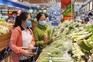 Tăng trưởng bán lẻ, kích cầu nội địa trước nguy cơ khó khăn xuất khẩu