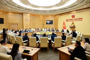 Quang cảnh cuộc điện đàm từ trụ sở Bộ Công thương Việt Nam tại Hà Nội tối 23-4