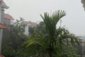 Miền Bắc mưa to, miền Nam nắng nóng kèm mưa chuyển mùa