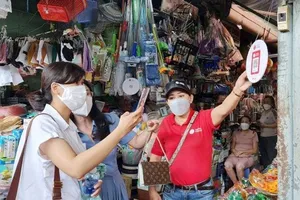 Ra mắt sổ tay chuyển đổi số cho các tiểu thương chợ truyền thống