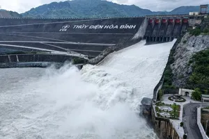 Nguy cơ mưa lớn ở Bắc bộ, thủy điện Hòa Bình mở một cửa xả đáy
